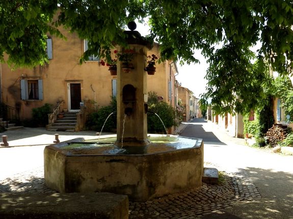 Fontaine Place de la Mairie